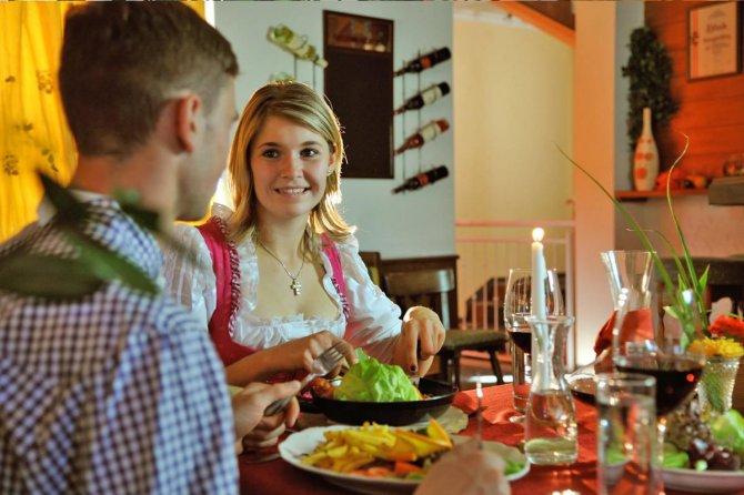 Gemütlich speisen im Restaurant